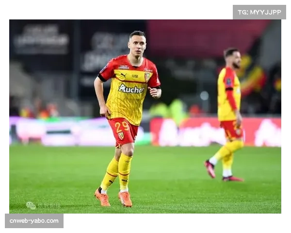 朗斯防线遭遇大面积伤停 客场远征斯特拉斯堡面临严峻考验 朗斯防线遭遇大面积伤停 客场远征斯特拉斯堡面临严峻考验